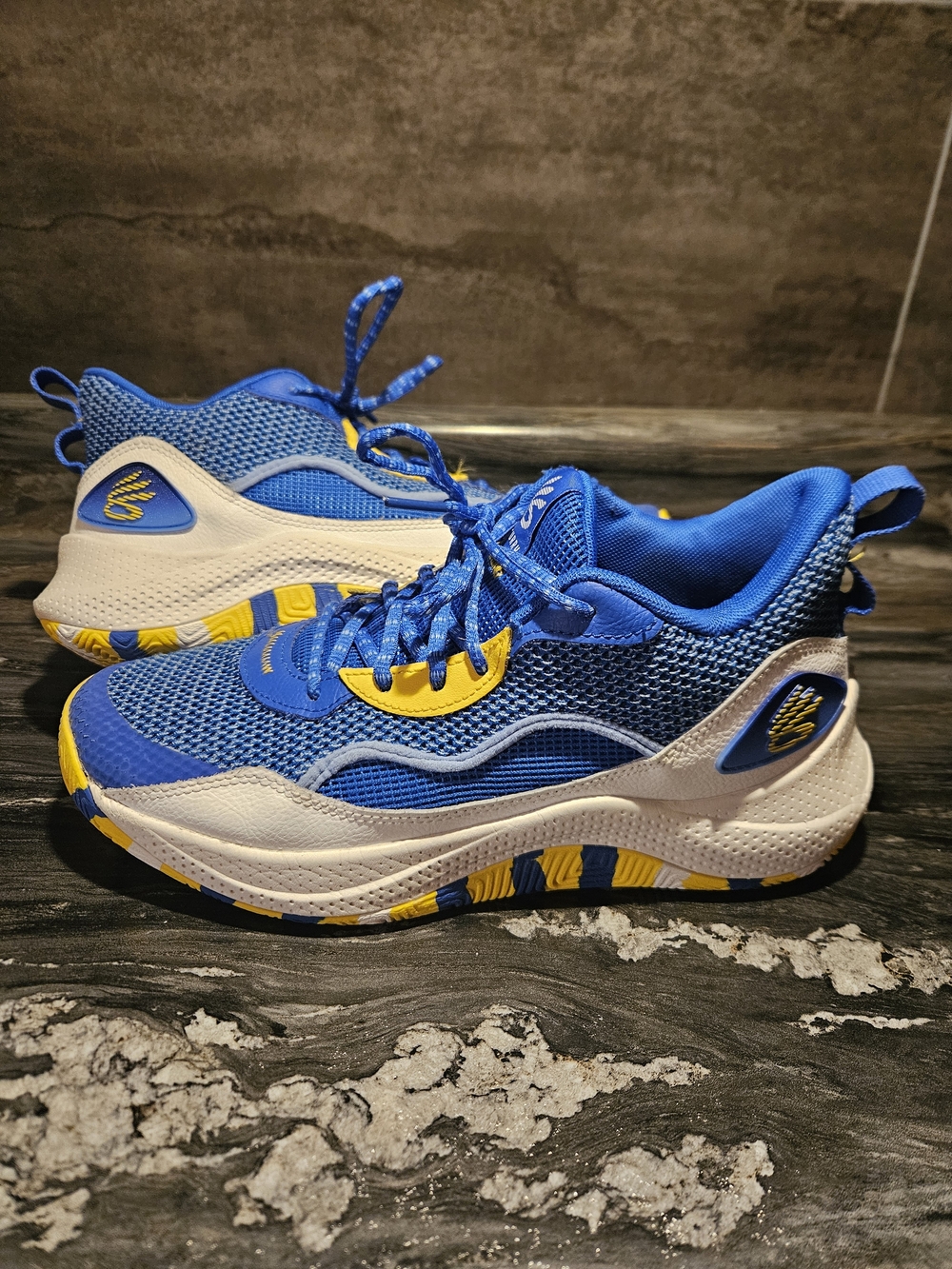 Under Armour Curry Sneakers Lace Up Mesh Low Top Mens 9.5, Womens 11